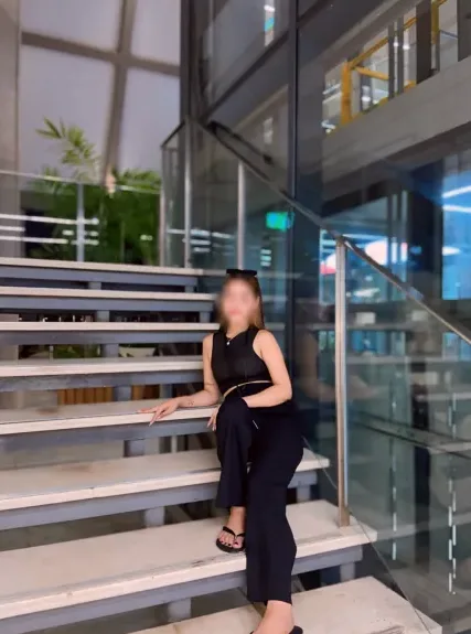 Amira, 23
