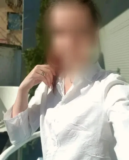 Chloe, 32