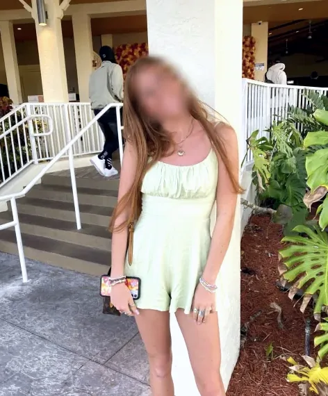 Courtney, 19