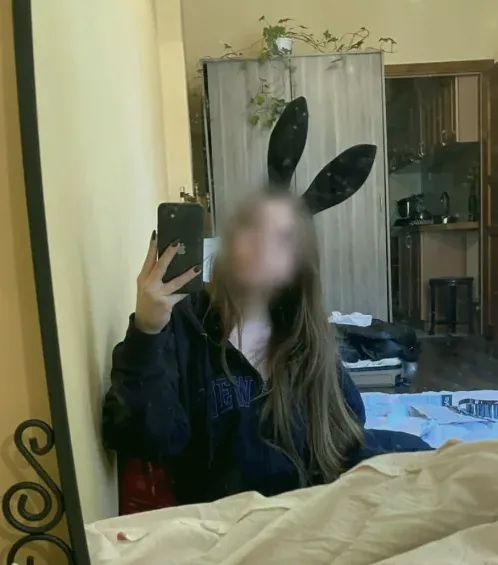 Danielle, 19