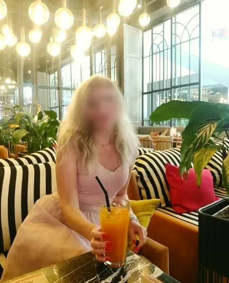 Ellie, 38