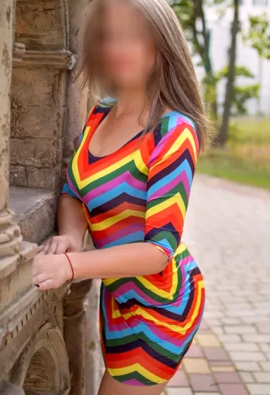 Farah, 37