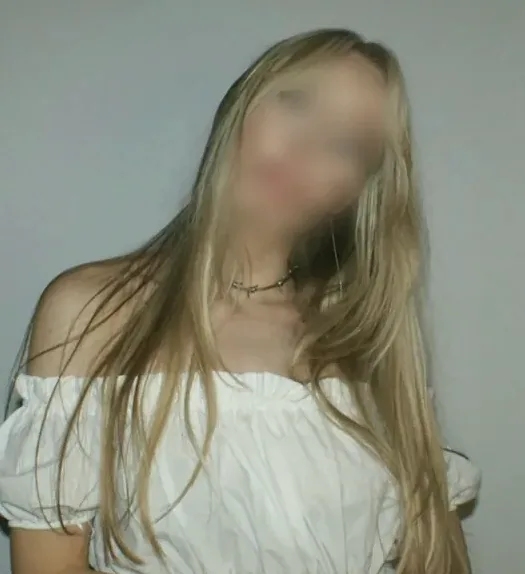 Isabelle, 20