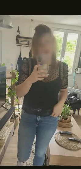 Isobel, 34