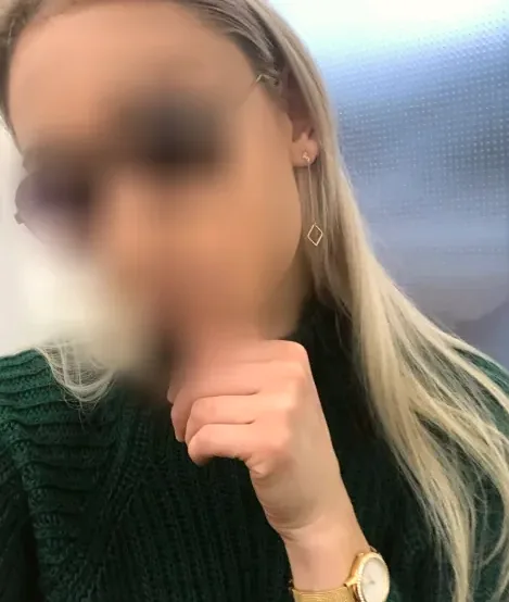 Julia, 24