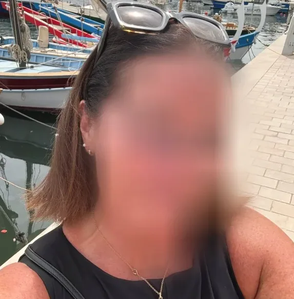 Kelly, 32