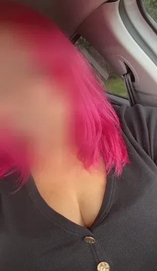 Lara, 37