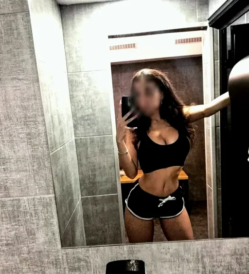 Leanne, 31