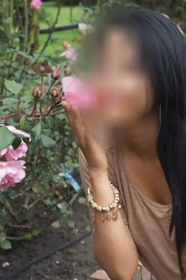 Natalie, 32